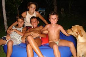 Tonyo, Manuella, Paul, No et Socrate