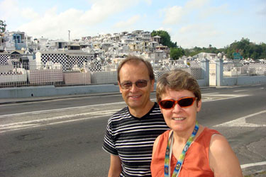 Grard et Nadine devant le cimetire de Morne--l'Eau